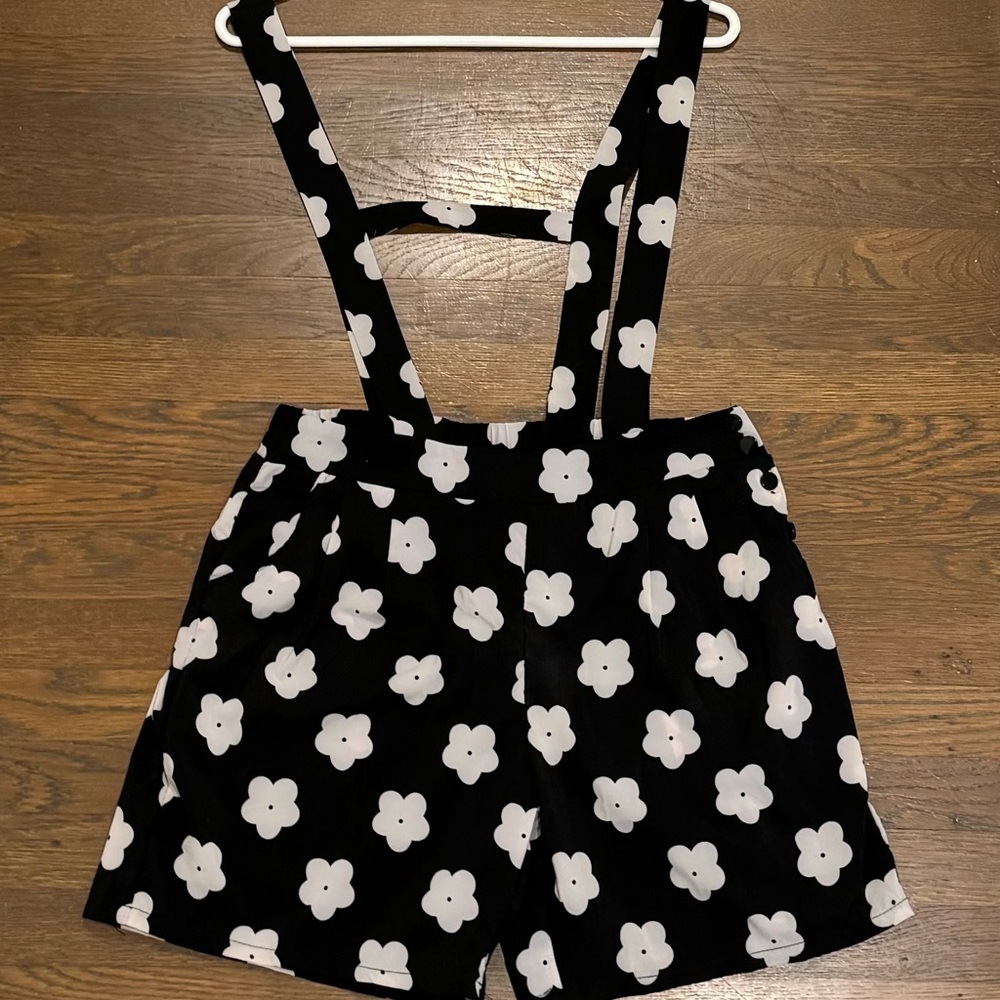 Black and white flower romper - size 8